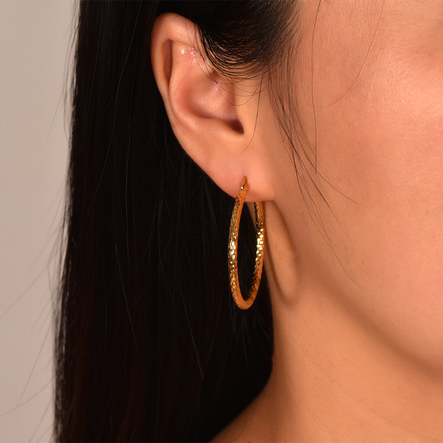 18K Gold-plated Dense Emboss Round Earrings