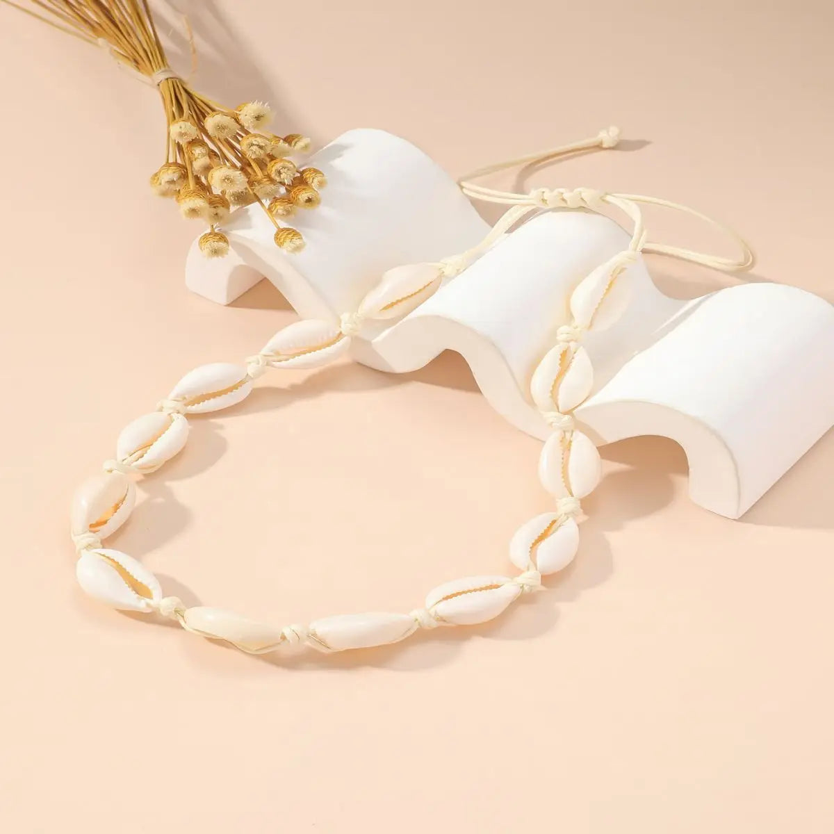 1pc Boho Beach Bohemian Shell Choker Necklaces for Women Girls Summer Fashion Minimalist Jewelry Chained Shell Pendants