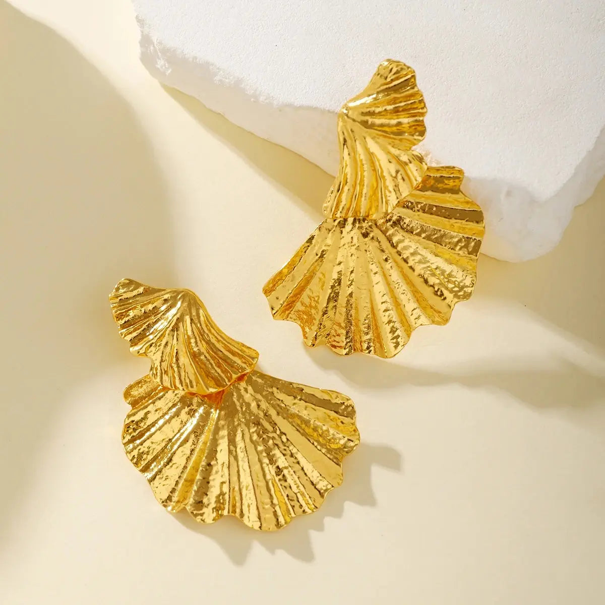 Trendy Classic Ginkgo Leaf Pendant Earrings for Women Exaggerate Irregular Big Dangle Earrings Banquet Party Jewelry Accessories