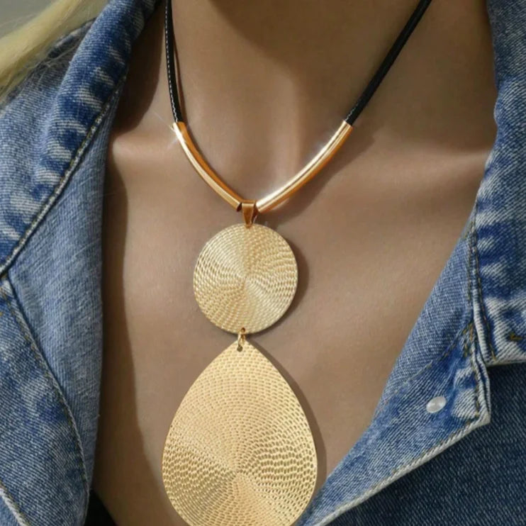 Creative Unique Large Round Vintage Pendant Necklace for Women Personalized Exaggerated Punk Style Jewelry Holiday Party Gift