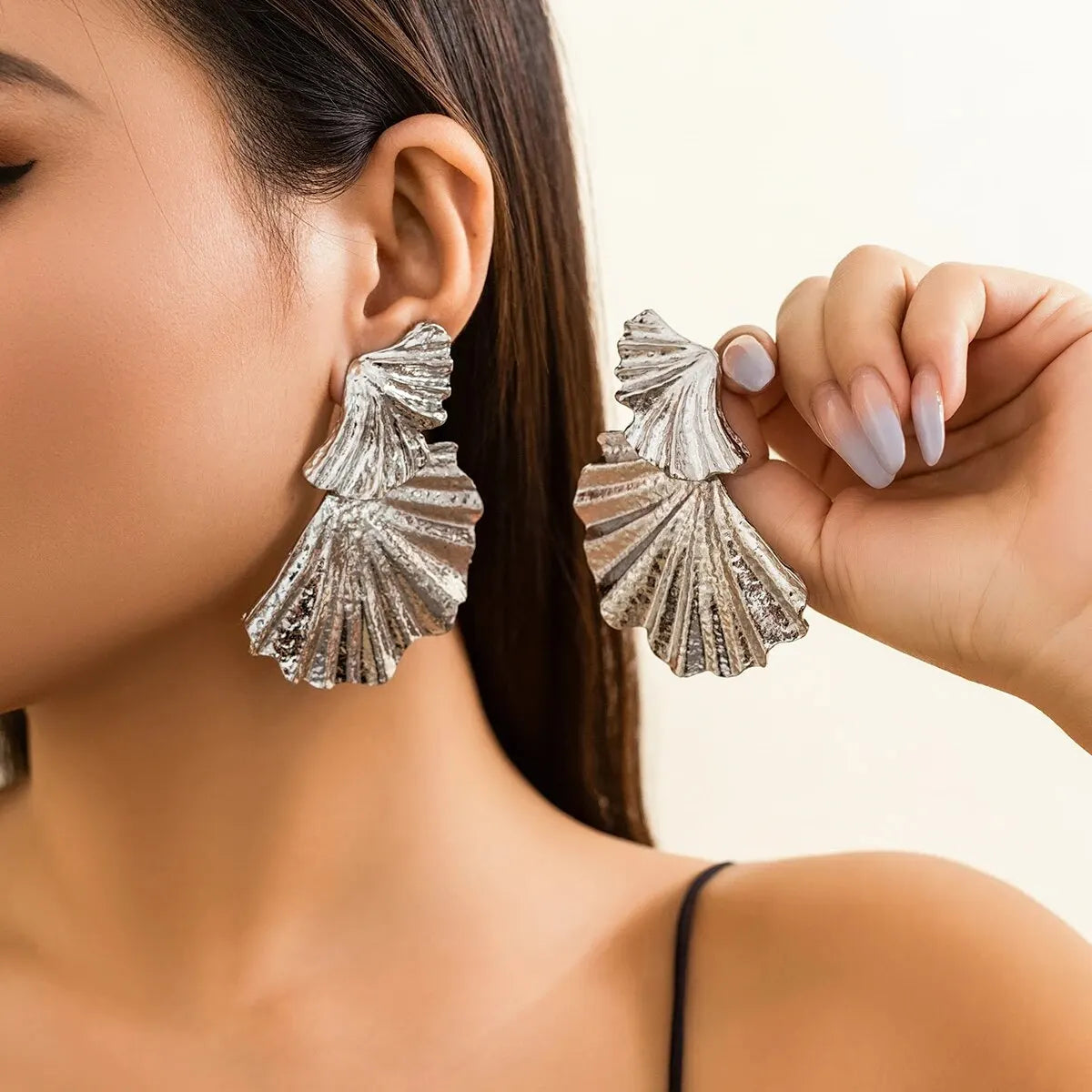 Trendy Classic Ginkgo Leaf Pendant Earrings for Women Exaggerate Irregular Big Dangle Earrings Banquet Party Jewelry Accessories