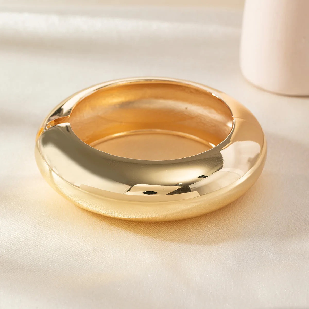 HUANZHI Thick Asymmetrical Geometric Wide Bracelet Beige Pink Fashion Jewelry Cuff For Women Suitable For Stacking Wear