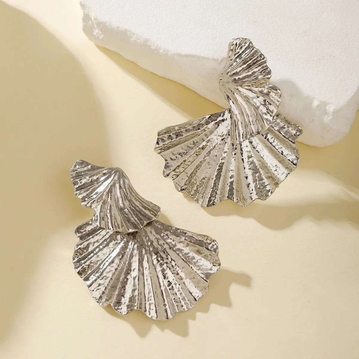 Trendy Classic Ginkgo Leaf Pendant Earrings for Women Exaggerate Irregular Big Dangle Earrings Banquet Party Jewelry Accessories